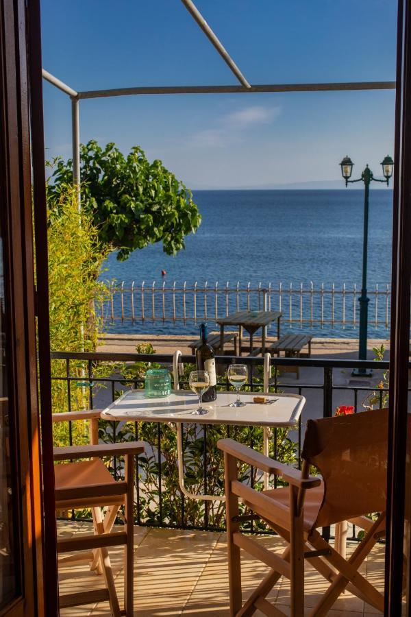 Notos Sea Front Apartment Glósza Kültér fotó